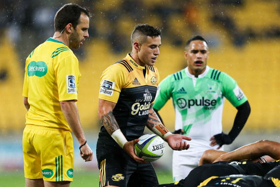The battle between TJ Perenara and Aaron Smith was a highlight of the round (Getty Images)