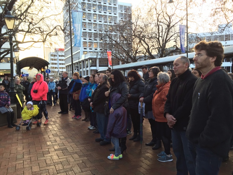 Crowds gathering in Dunedin (Matiu Workman)