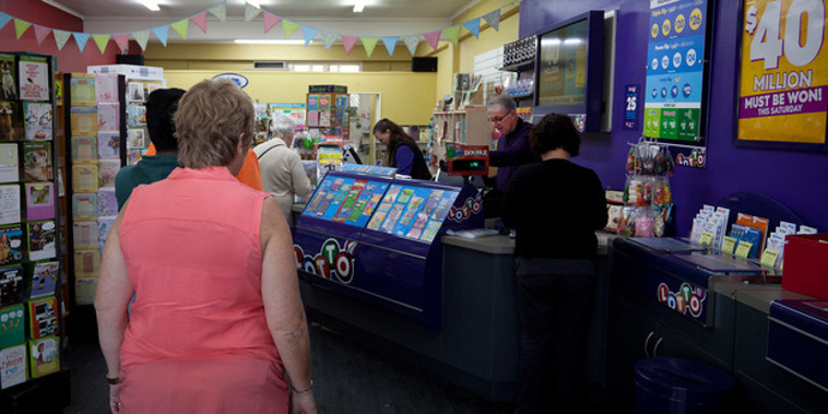 Hopeful Tauranga punters line up at the Greerton Lucky Lotto store ahead of a record breaking $40 million Powerball draw. Photo/Andrew Warner.
