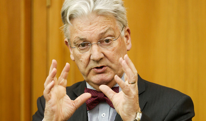 Former politician and political commentator Peter Dunne doesn't believe the Auditor-General will get involved in "intensely political" issues. (Photo / File)