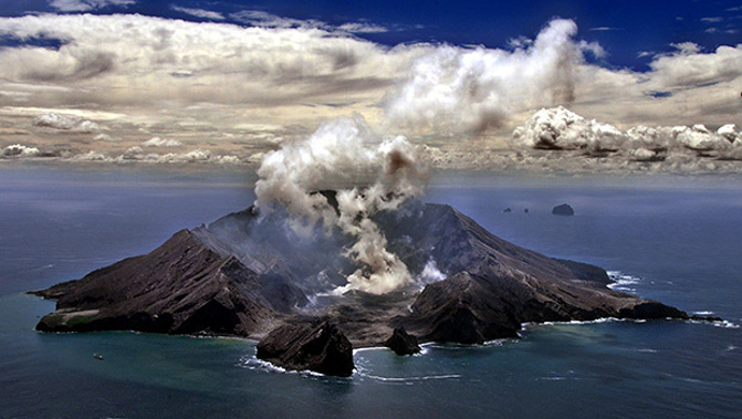 Volcanic ash from White Island has prompted volcanologists to raise its alert level from 1 to 3. (Getty Images)