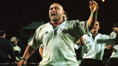 Norm Hewitt performing a haka with the Maori All Blacks (Photosport)