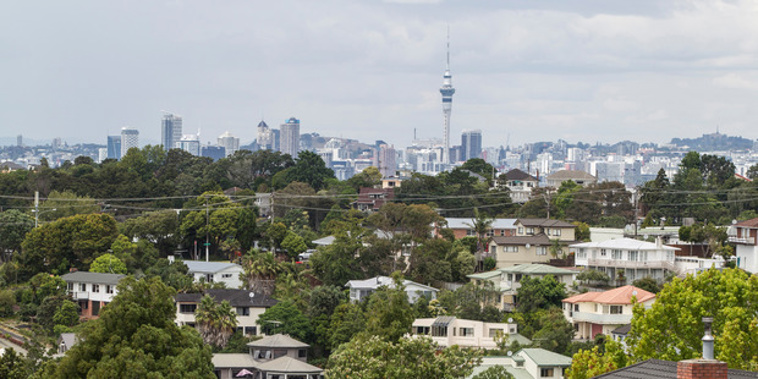 Signals investor LVRs are working to pull house prices down, but economists warn figures will remain strong (NZH).
