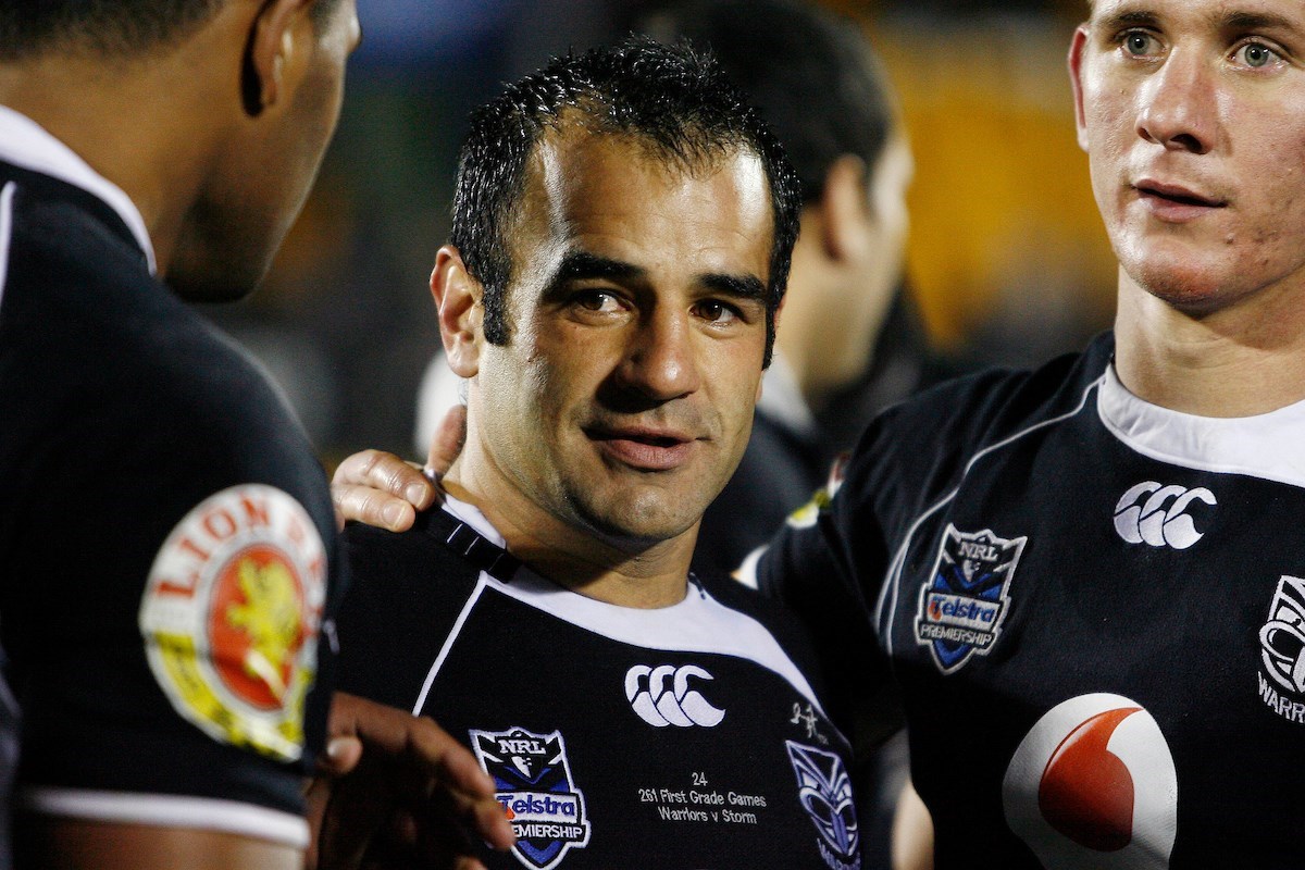 Stacey Jones left the Warriors after 238 games in 2005, joining the Catalan Dragons, before retiring from the game. He came back in 2009, and still had the goods to deserve the title of The Little General. 