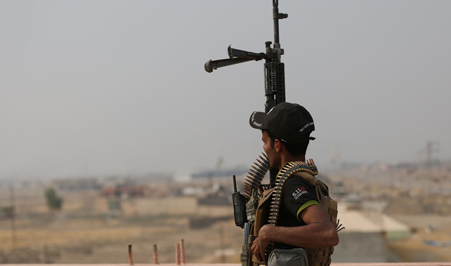 Iraqi soldier overlooking a district of Mosul (Getty Images) 