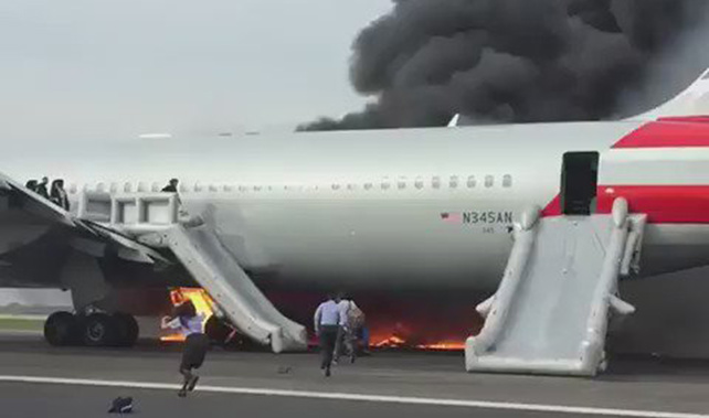 Passengers and flight staff rush to escape (Supplied)