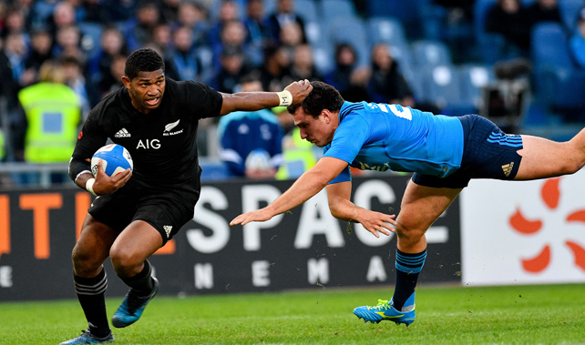 Waisake Naholo on the run (Getty Images) 