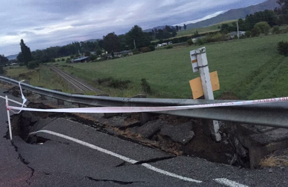 Road damage in North Canterbury (Kurt Bayer)