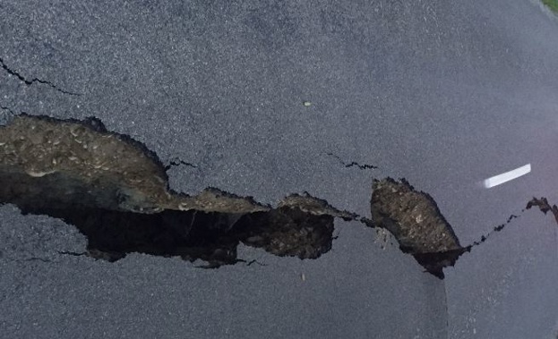 A large crack in a Hurunui District road caused by the earthquake (Kurt Bayer)