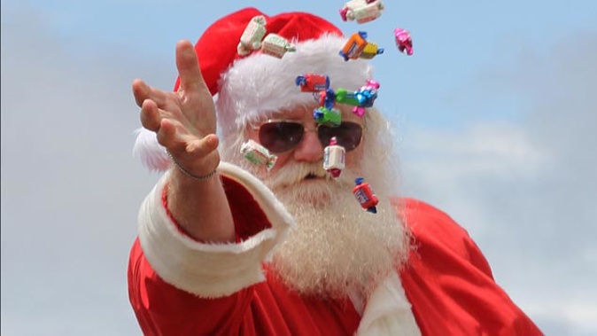 WorkSafe says they're not stopping anyone throwing lollies during Santa parades. (Peter de Graaf)
