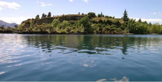 Travelling to an island in a middle of a lake to get drunk on an inflatable is a very bad idea, officials in Wanaka who dealt with 500 people doing it say. (Otago Daily Times) 