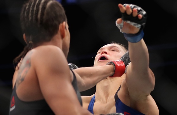 Nunes lands a blow on Rousey (Getty Images) 