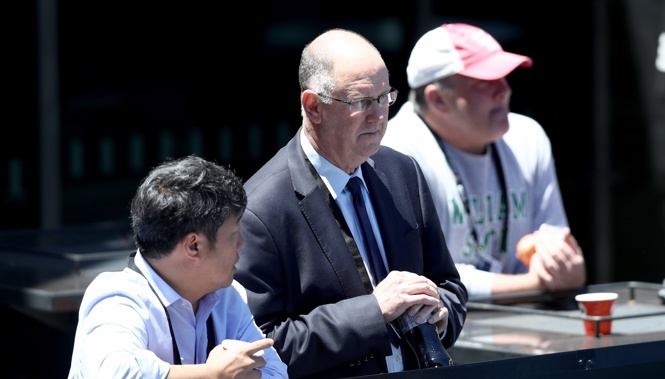 WTA CEO Steve Simon, centre, looks on at the ASB Classic (Getty Images) 