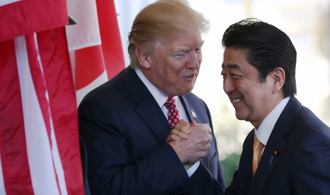 Donald Trump (L) greets Japan's Prime Minister Shinzo Abe at the White House (Getty Images) 