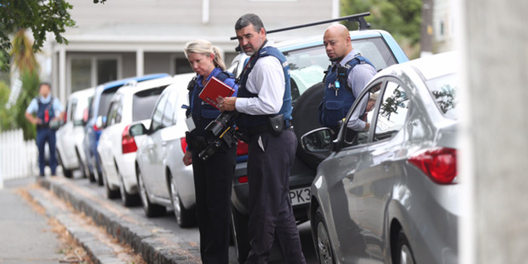 Police investigate the scene at Copeland St, Eden Terrace, where a woman jumped from a car after an attempted abduction this afternoon. Photo / Jason Oxenham