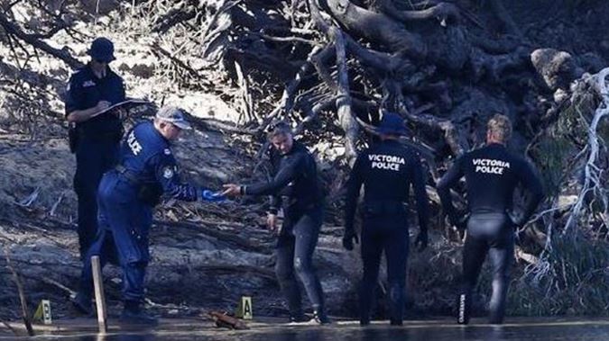 Police searching the Murray River (NZ Herald)