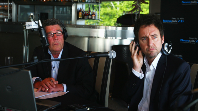 The late Sir Paul Holmes talks with Mike Hosking during Holmes' last Newstalk ZB breakfast show in 2008 (Getty Images)