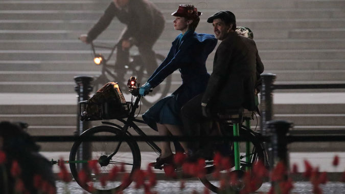 Emily Blunt takes part in filming of a scene for 'Mary Poppins Returns' in front of Buckingham Palace. (Getty)