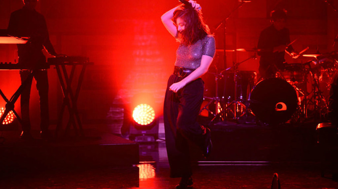 Lorde performs on Saturday Night Live. (Getty)