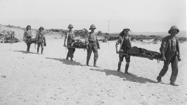 Wounded soldiers in Gallipoli, 1915 (Getty Images)