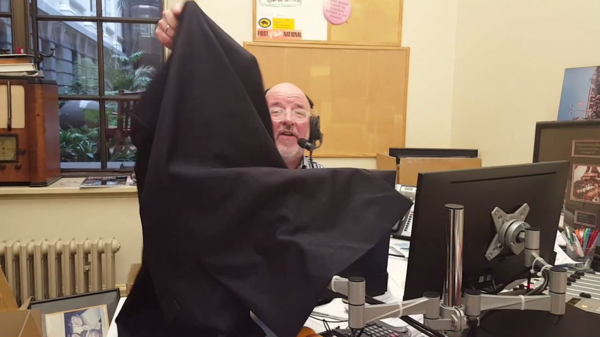 WATCH: How Barry Soper records for the radio