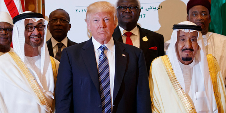 US President Donald Trump poses for photos with King Salman. Photo: NZ Herald