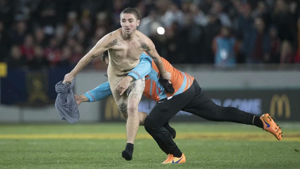 Jordan Wade mid-streak at last weekend's All Blacks test match at Eden Park. (Photo \ Brett Phibbs)