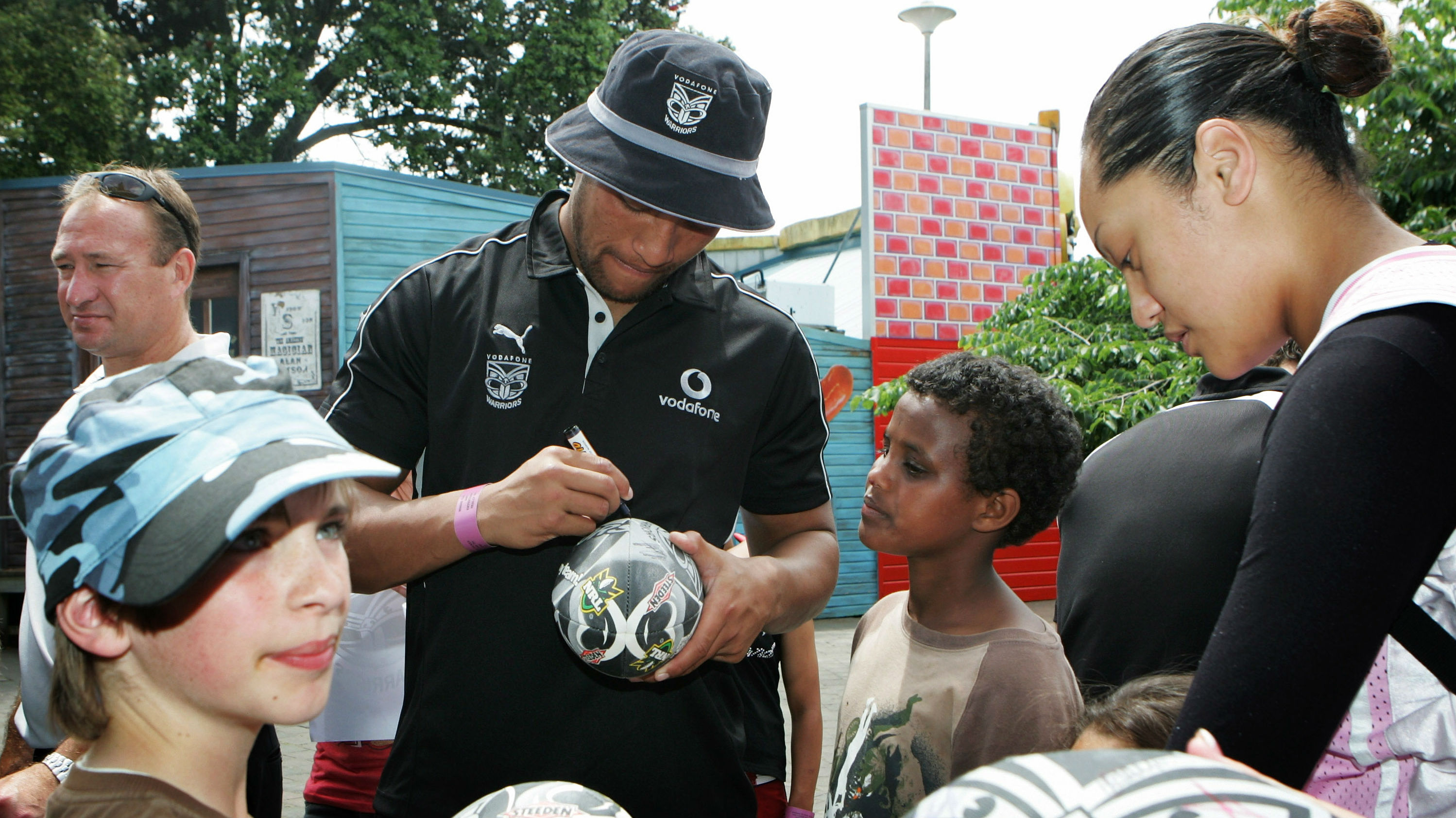 Manu Vatuvei of the Warriors signs autographs during the Warriors Community Christmas Party at Rainbow's End on December 13, 2007 in Auckland, New Zealand. Getty Images.
