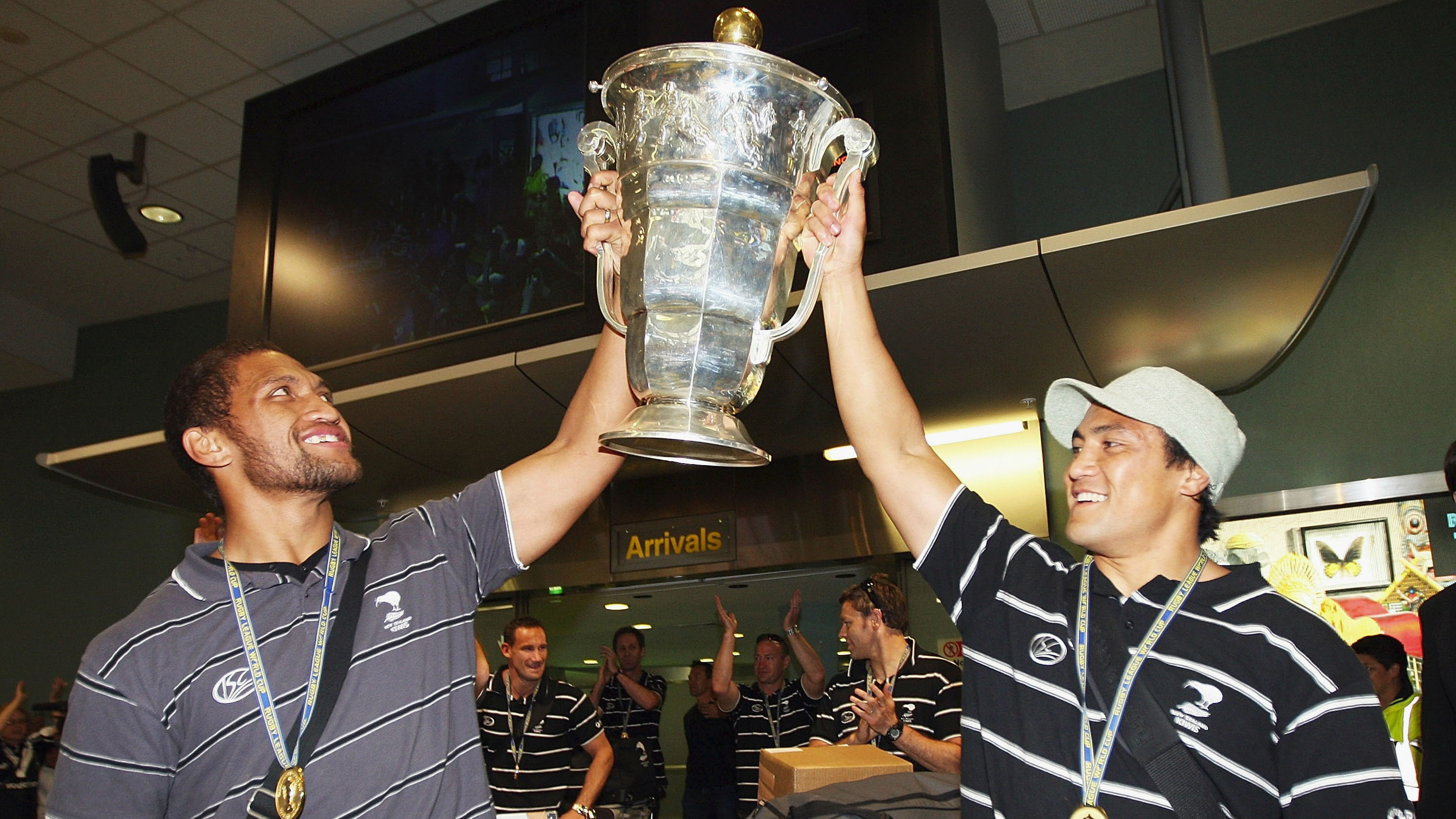 Manu Vatuvei and Jerome Ropati of the Kiwis hold up the Rugby League World Cup after arriving at Auckland International Airport on November 23, 2008 in Auckland, New Zealand. Photo / Getty Images.