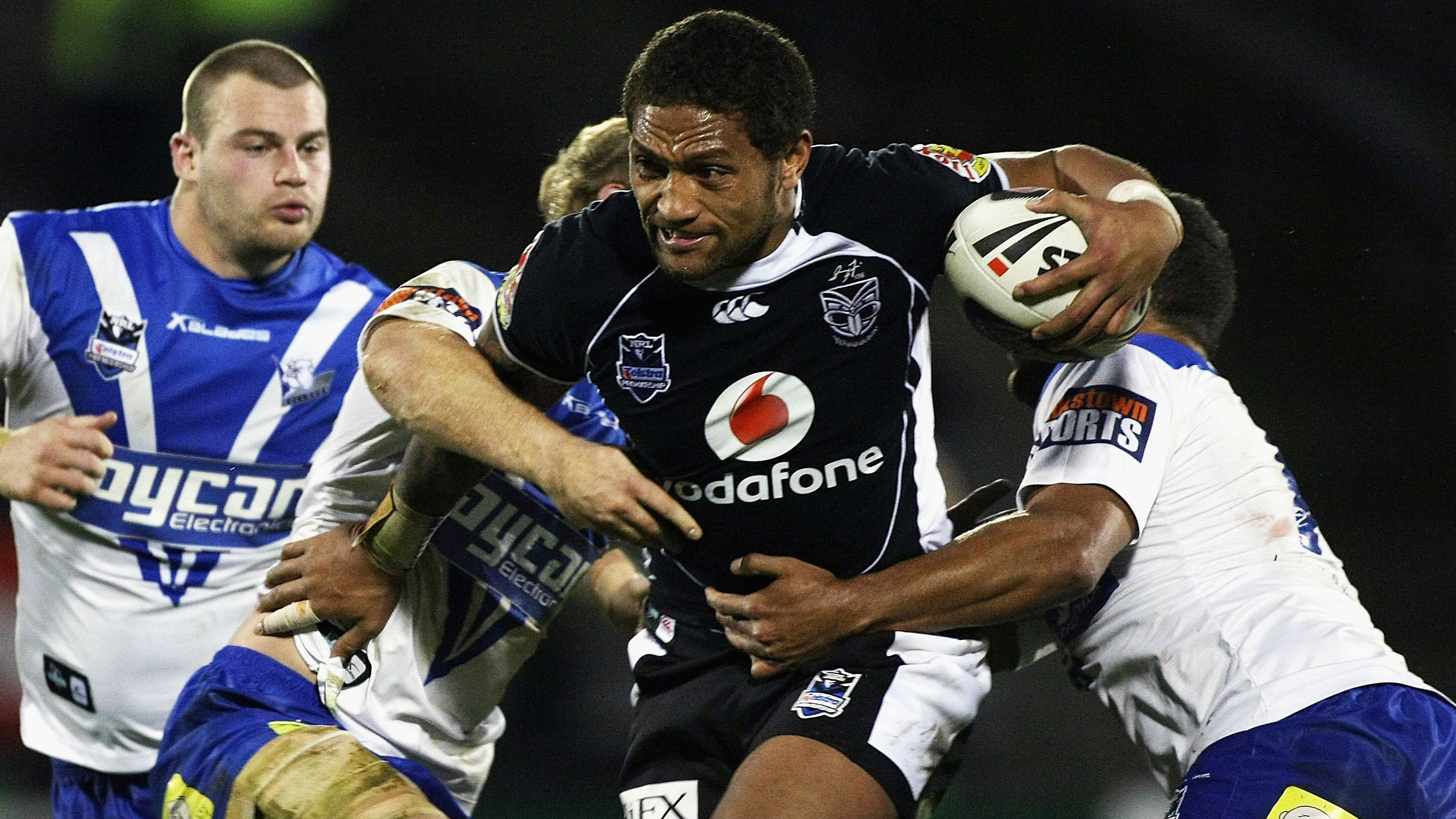 Manu Vatuvei of the Warriors is tackled during the round 18 NRL match between the Warriors and the Bulldogs at Mt Smart Stadium on July 12, 2009 in Auckland, New Zealand. Getty Images.