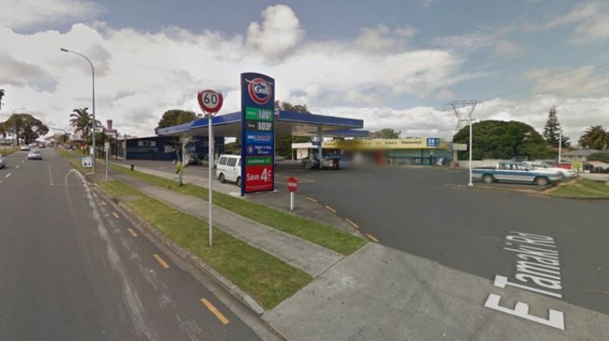 A newspaper delivery driver was stabbed while picking up a load from the East Tamaki Gull service station. (Photo: Google maps)