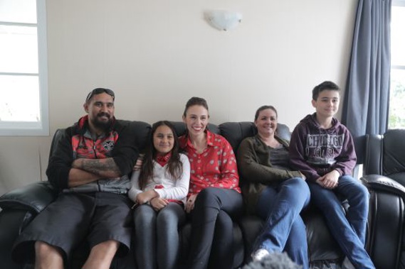 Jacinda Arden with the Lipsham family at their home in Henderson (Photo New Zealand Herald)