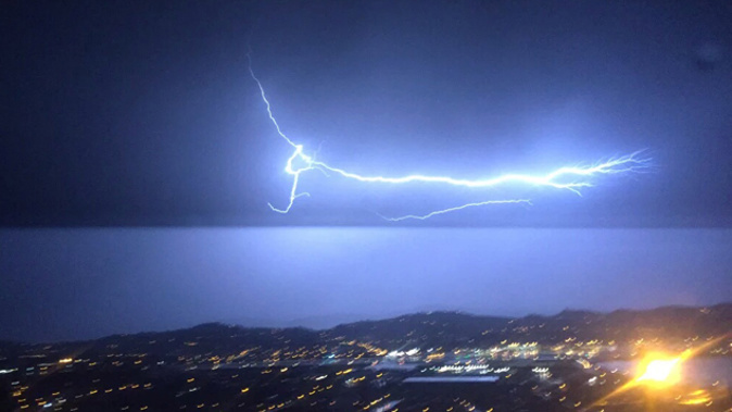 More than 4000 people have no power in Wellington as an electrical storm lights up the skies (Photo - Facebook)