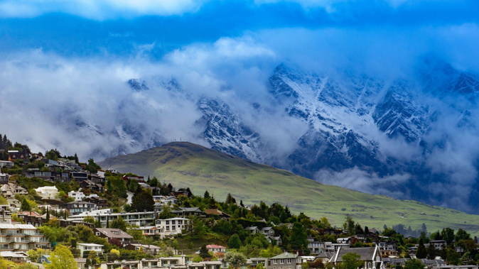 The elevated vistas across the lake to Cecil Peak and Walter Peak are supreme (Photo \ Mike Yardley)