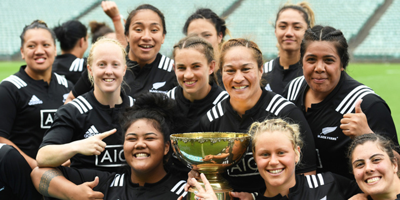 Most of the victorious Black Ferns were given a rowdy reception at the Vodafone Events Centre in Manukau on Thursday, as a guard of honour of local schoolchildren welcomed them to the venue. (Photo \ Photosport)