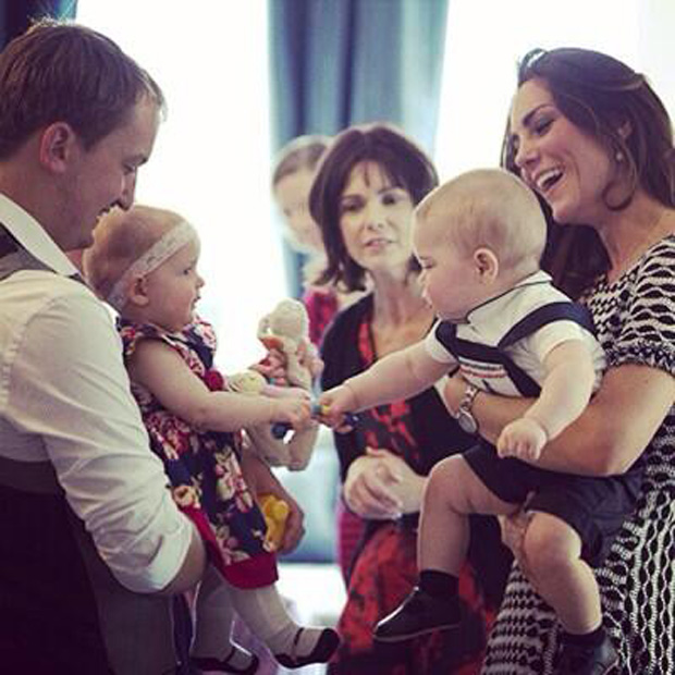 Prince George makes a new friend (Twitter/@GovGeneralNZ)