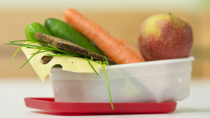 She said misinformation and dodgy advertising means parents are feeding kids unhealthy snacks - and cost also plays a part. (Photo \ Getty Images)