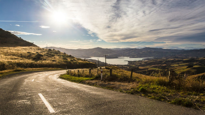 The famous summit road in the Banks peninsula near the town of Akaroa (Photo \ Getty) 