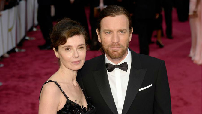Eve Mavrakis and Ewan McGregor attend the Oscars ceremony. (Photo / Getty Images)