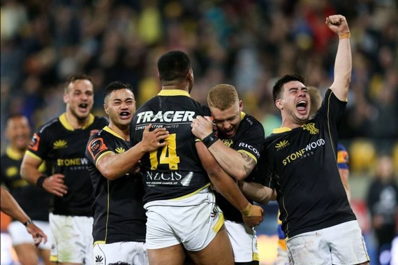 Julian Savea of Wellington celebrates with teammates. Photo / Getty