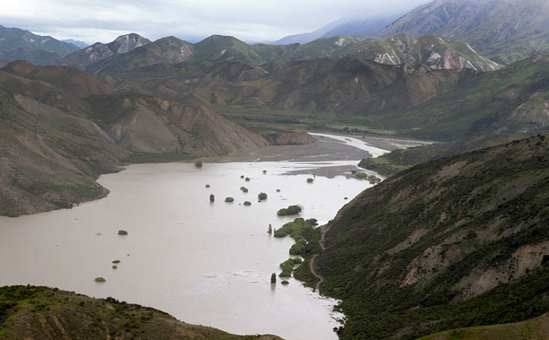 A huge dam formed by a landslide as a result of the 7.5 earthquake, on the Clarence River north of Kaikoura. The 7.5 magnitude earthquake struck 20km south-east of Hanmer Springs at 12.02am and triggered tsunami warnings for many coastal areas. (Photo/Getty Images)