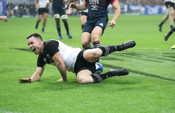 Ryan Crotty scores the All Blacks 2000th test try. Photo/Photosport