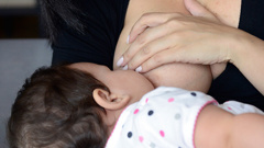 Breast feeding does come easy for everyone. (Photo/Getty)