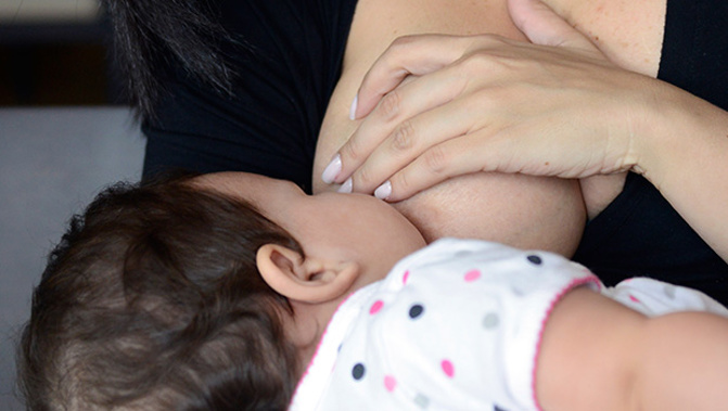 Breast feeding does come easy for everyone. (Photo/Getty)