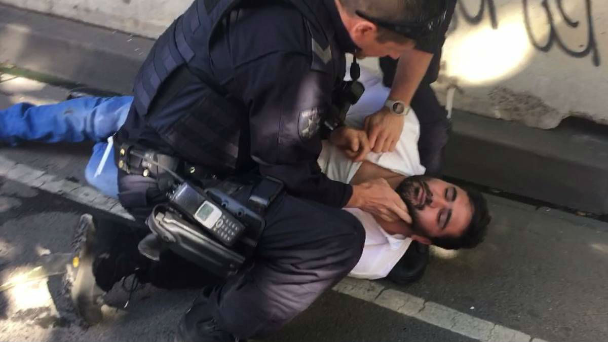 A man who witnessed the car that hit pedestrians in Melbourne talks about what he saw. (Source \ AP)