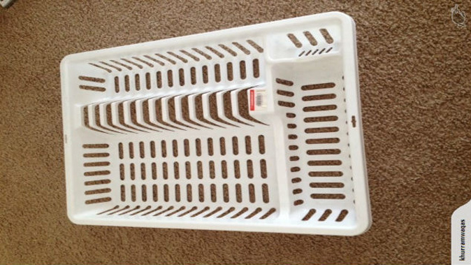 One unhappy kiwi is 'regifting' an unwanted dish rack gift on Trade Me this boxing day. (Photo: Trade Me)