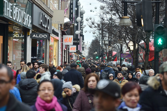 Boxing Day shoppers on Oxford St thought they heard gunshots, but police found no evidence. (Photo \ Getty Images)