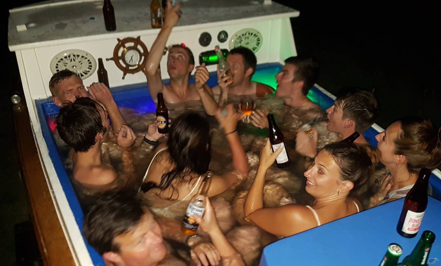 A 'spoat' - part boat, part spa - gained lots of views but failed to sell. (Photo / Trade Me)