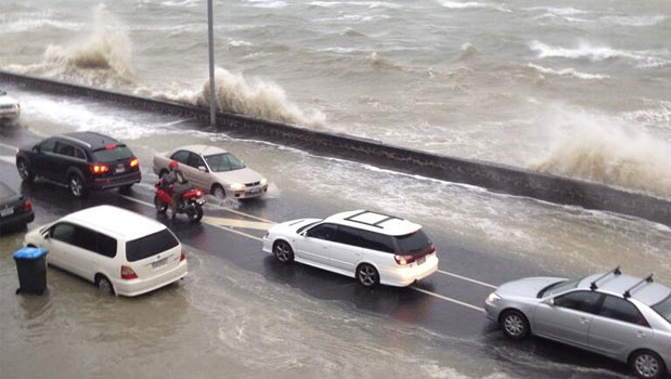 Tamaki Drive is one area expected to be hit with high tides, as seen her ein 2014. (Photo / Twitter)
