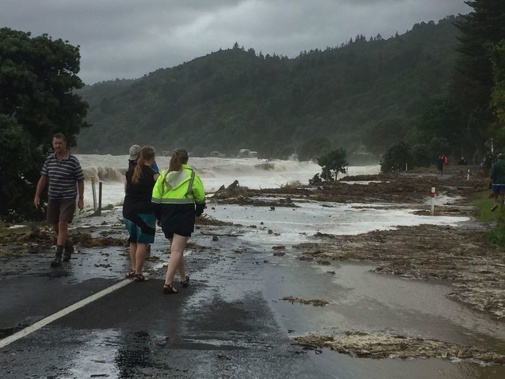 It's unclear when the road will reopen (Image / NZH)